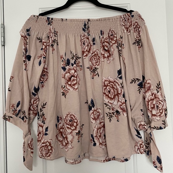 2/$20🛍 Suzy Shier • Off the shoulder blouse • Sz XL - Picture 2 of 5